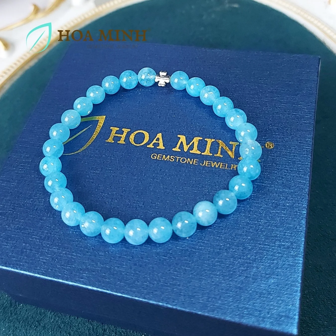 2-vong-tay-phong-thuy-da-aquamarine-size-6-5-li-tu-nhien-phoi-charm-co-4-la-may-man-phong-cach-tieu-thu-thanh-lich-hoa-minh-gem.jpg