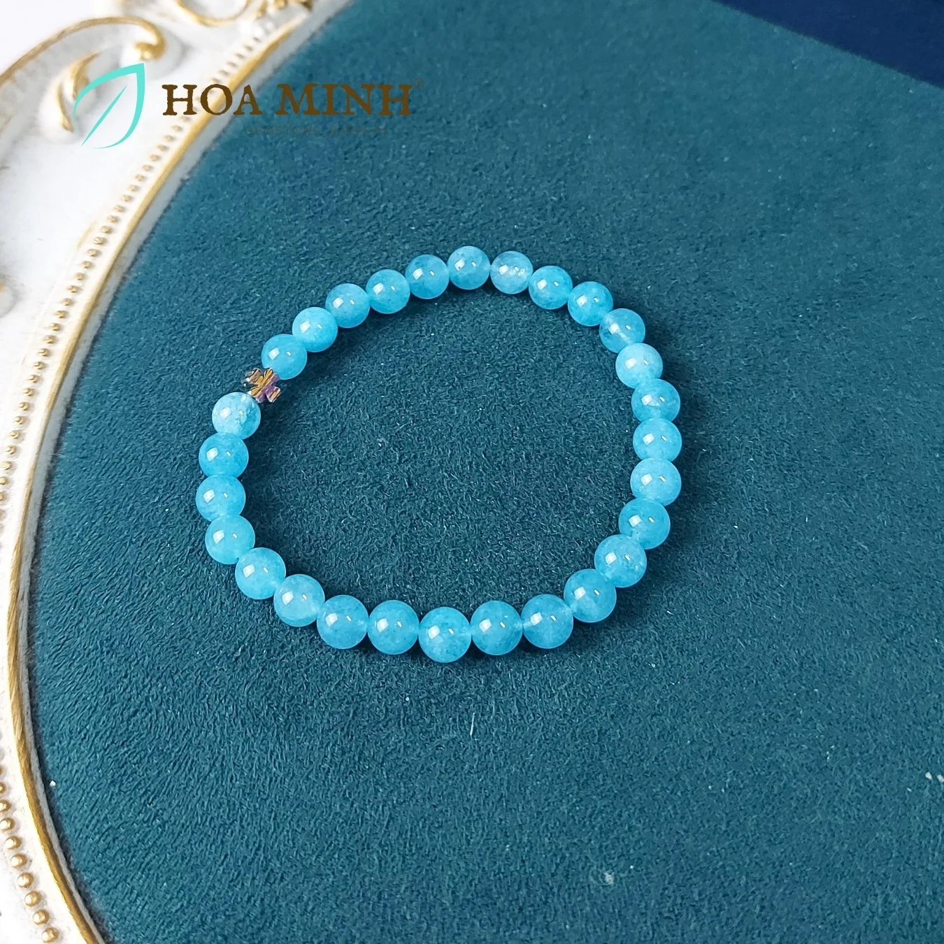 5-vong-tay-phong-thuy-da-aquamarine-size-6-5-li-tu-nhien-phoi-charm-co-4-la-may-man-phong-cach-tieu-thu-thanh-lich-hoa-minh-gem.jpg