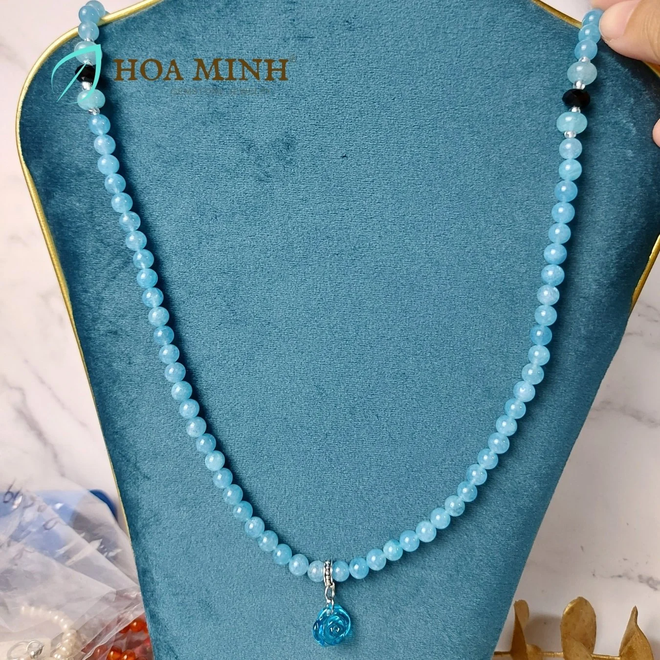 7-vong-chuoi-108-hat-da-aquamarine-size-6-5-li-phoi-vien-banh-xe-ma-nao-den-charm-hoa-hong-xanh-tinh-khoi-phong-thuy-binh-an-hoa-minh-gem.jpg