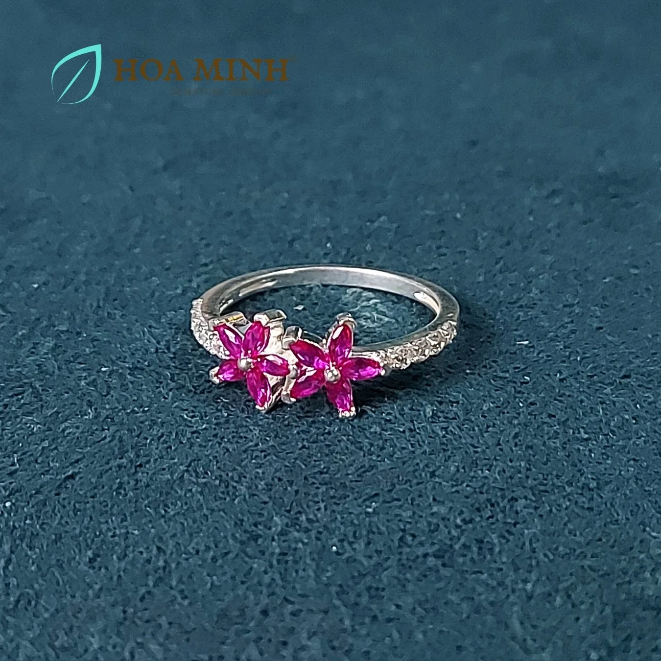 2-nhan-bac-nu-dinh-da-mau-do-ruby-2-bong-hoa-cuc-1-size-nho-duong-kinh-14.9mm-os55203f-hoa-minh-gem.jpg