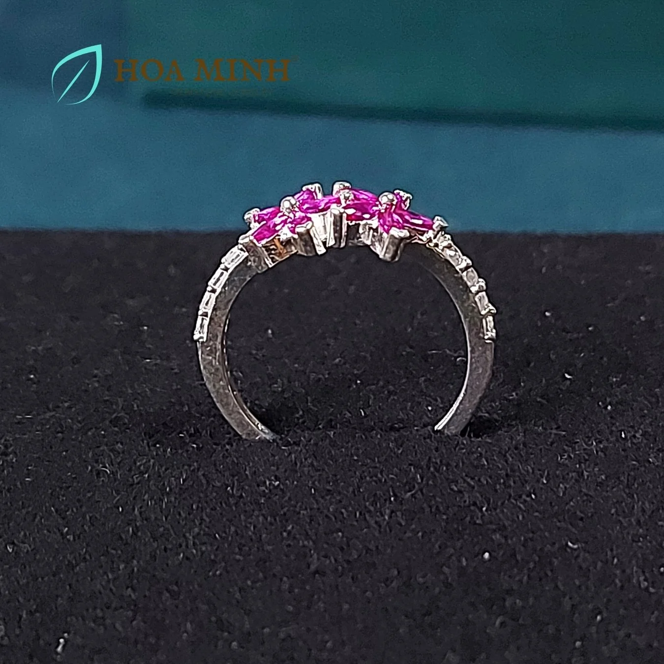 5-nhan-bac-nu-dinh-da-mau-do-ruby-2-bong-hoa-cuc-1-size-nho-duong-kinh-14.9mm-os55203f-hoa-minh-gem.jpg