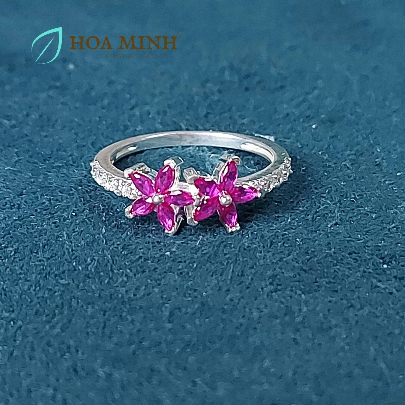 7-nhan-bac-nu-dinh-da-mau-do-ruby-2-bong-hoa-cuc-1-size-nho-duong-kinh-14.9mm-os55203f-hoa-minh-gem.jpg