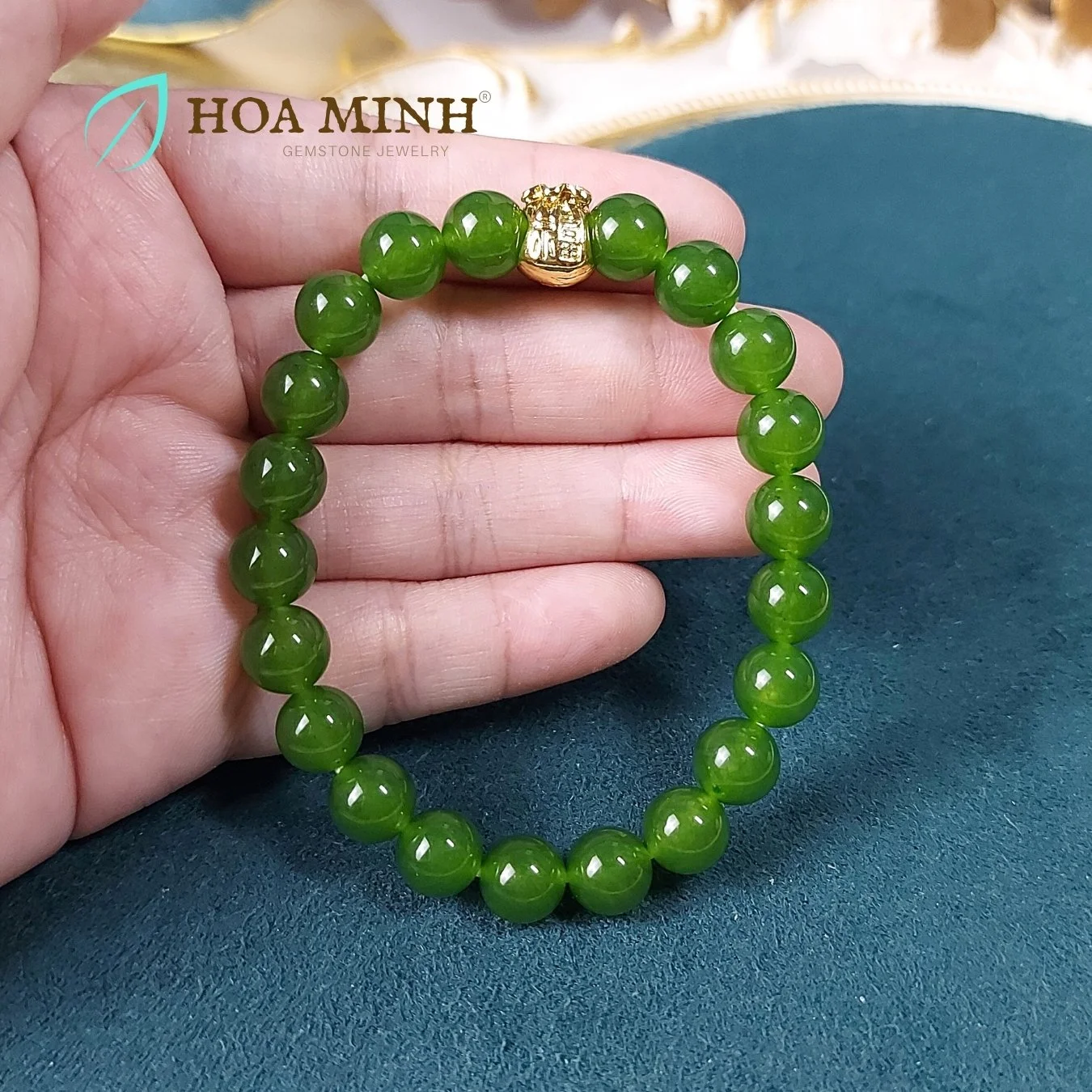3-vong-tay-phong-thuy-da-ma-nao-mau-xanh-ngoc-size-hat-8-li-phoi-charm-xi-vang-phong-cach-sang-trong-thoi-trang-hoa-minh-gem.jpg