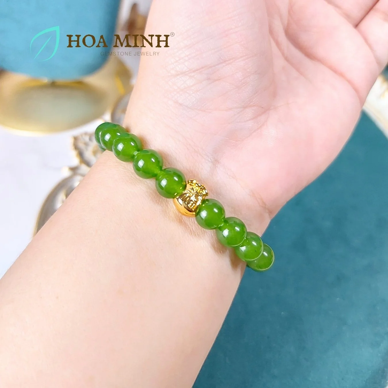 4-vong-tay-phong-thuy-da-ma-nao-mau-xanh-ngoc-size-hat-8-li-phoi-charm-xi-vang-phong-cach-sang-trong-thoi-trang-hoa-minh-gem.jpg