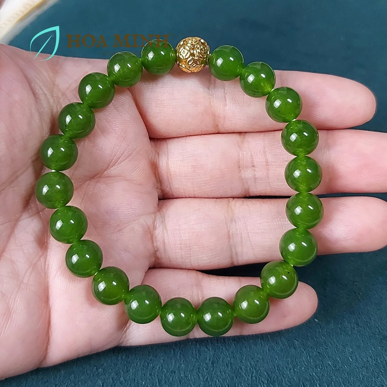 11-vong-tay-phong-thuy-da-ma-nao-mau-xanh-ngoc-size-hat-8-li-phoi-charm-xi-vang-phong-cach-sang-trong-thoi-trang-hoa-minh-gem.jpg