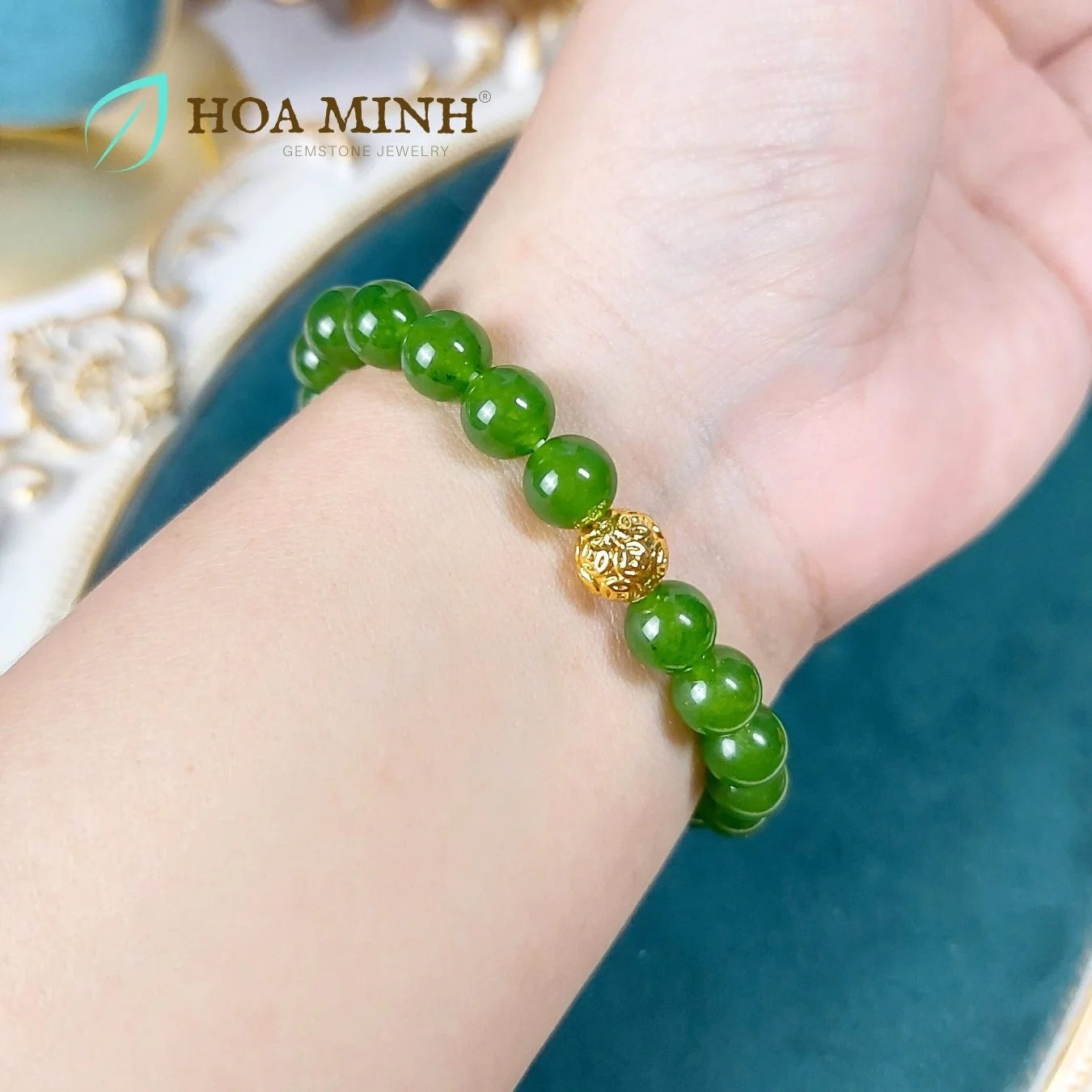 12-vong-tay-phong-thuy-da-ma-nao-mau-xanh-ngoc-size-hat-8-li-phoi-charm-xi-vang-phong-cach-sang-trong-thoi-trang-hoa-minh-gem.jpg