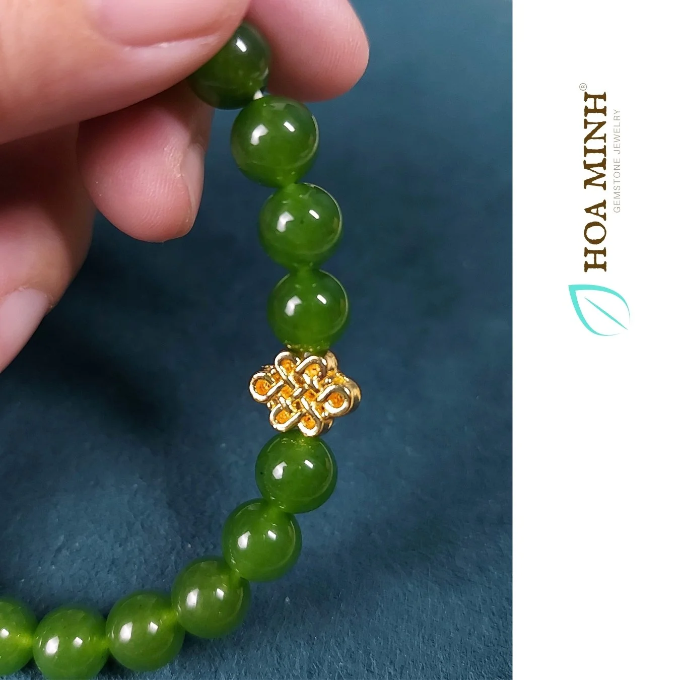 20-vong-tay-phong-thuy-da-ma-nao-mau-xanh-ngoc-size-hat-8-li-phoi-charm-xi-vang-phong-cach-sang-trong-thoi-trang-hoa-minh-gem.jpg