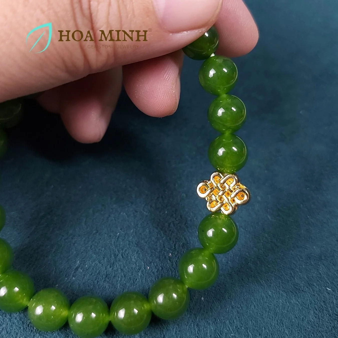 21-vong-tay-phong-thuy-da-ma-nao-mau-xanh-ngoc-size-hat-8-li-phoi-charm-xi-vang-phong-cach-sang-trong-thoi-trang-hoa-minh-gem.jpg