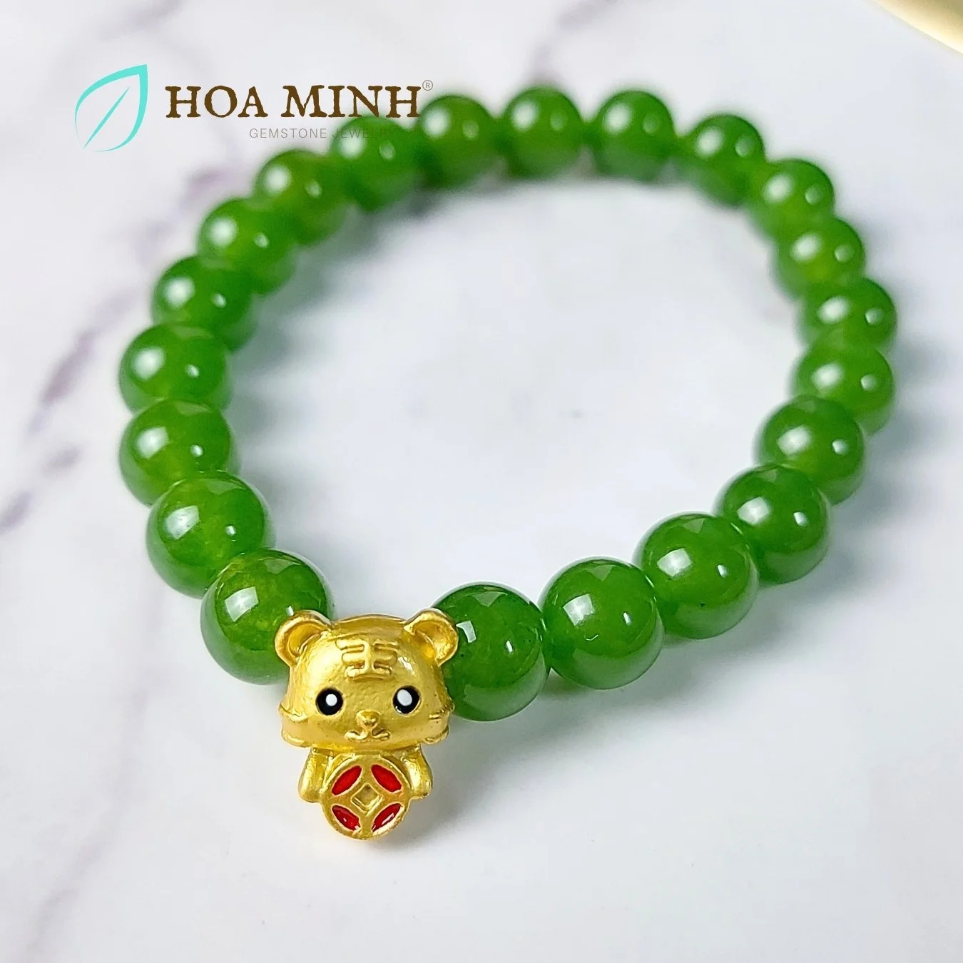 25-vong-tay-phong-thuy-da-ma-nao-mau-xanh-ngoc-size-hat-8-li-phoi-charm-xi-vang-phong-cach-sang-trong-thoi-trang-hoa-minh-gem.jpg