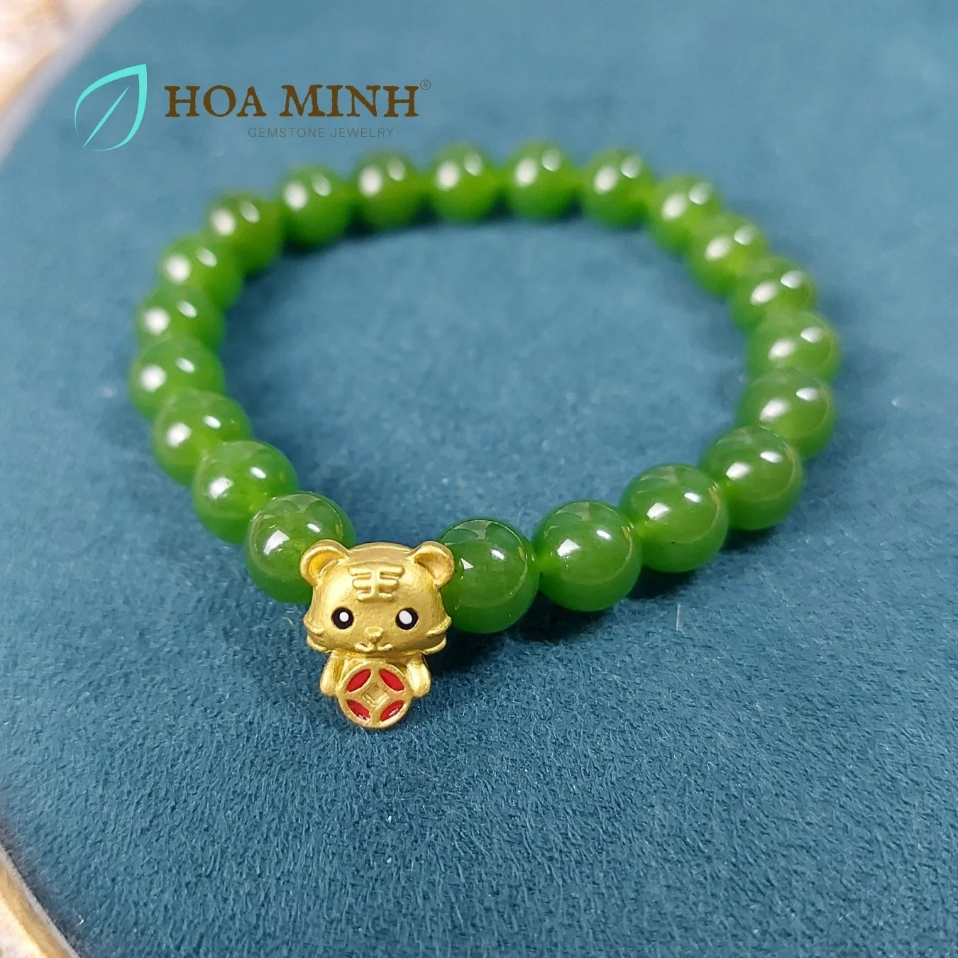 26-vong-tay-phong-thuy-da-ma-nao-mau-xanh-ngoc-size-hat-8-li-phoi-charm-xi-vang-phong-cach-sang-trong-thoi-trang-hoa-minh-gem.jpg