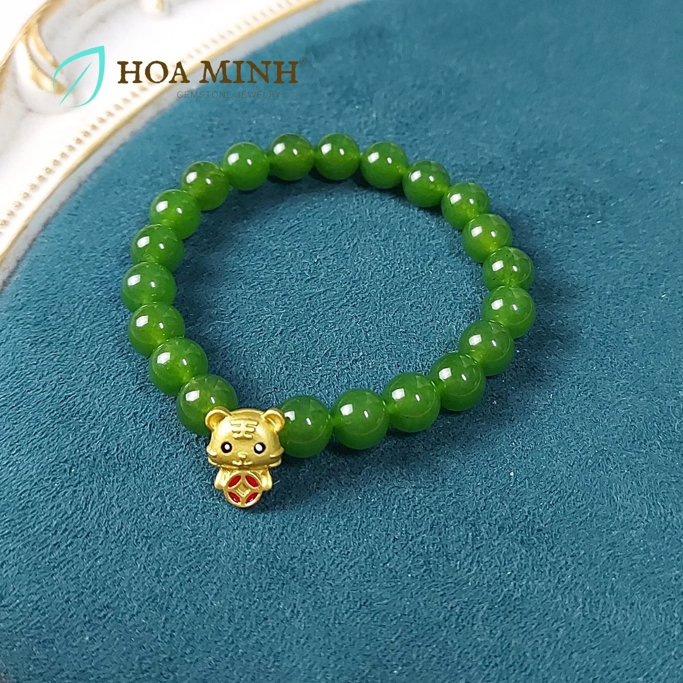 28-vong-tay-phong-thuy-da-ma-nao-mau-xanh-ngoc-size-hat-8-li-phoi-charm-xi-vang-phong-cach-sang-trong-thoi-trang-hoa-minh-gem.jpg