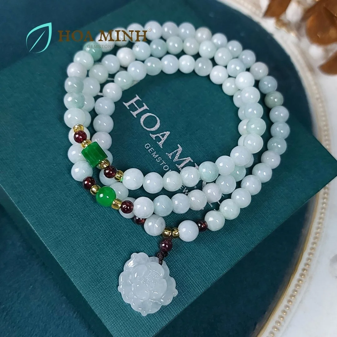 4-vong-chuoi-quan-3-da-ngoc-cam-thach-trang-size-6-li-phoi-charm-da-hoa-sen-phong-cach-thanh-lich-khiem-cung-khong-ken-menh-hoa-minh-gem.jpg
