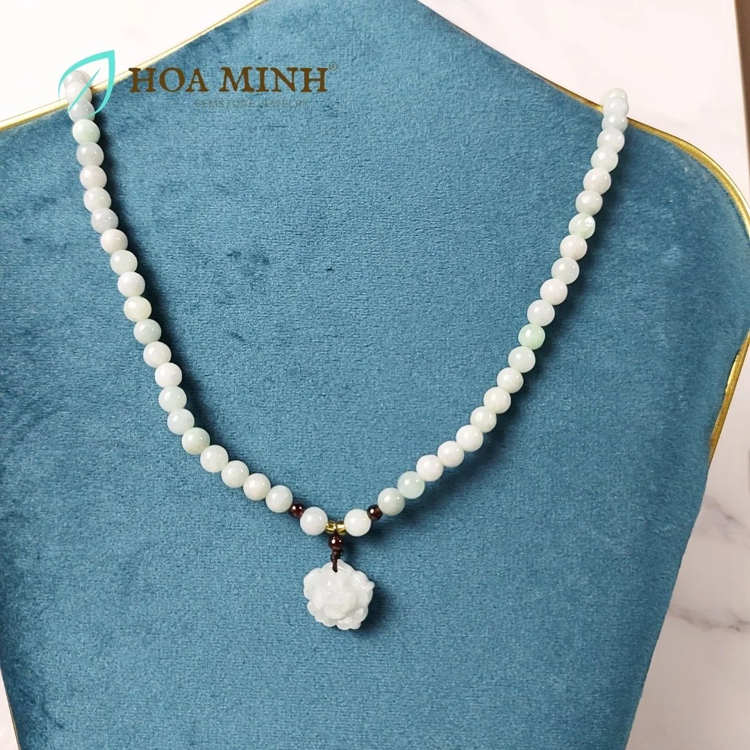 13-vong-chuoi-quan-3-da-ngoc-cam-thach-trang-size-6-li-phoi-charm-da-hoa-sen-phong-cach-thanh-lich-khiem-cung-khong-ken-menh-hoa-minh-gem.jpg