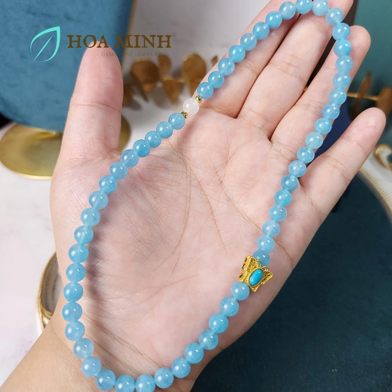 7-vong-tay-quan-2-da-aquamarine-size-6-5-li-phoi-vien-ma-nao-trang-va-bi-cat-giac-charm-buom-ho-diep-xinh-xan-thoi-trang-hoa-minh-gem.jpg