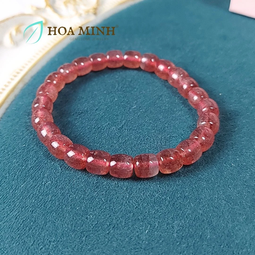 7-vong-tay-da-thach-anh-dau-hong-do-kieu-hat-vuong-size-7-5-li-phong-cach-thoi-trang-sang-trong-hoa-minh-gem.jpg