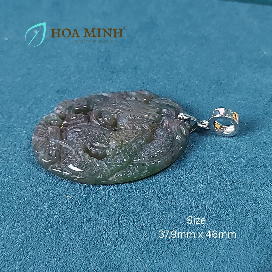 3-mat-day-chuyen-da-chalcedony-xanh-oval-cham-khac-hinh-rong-size-37-9mm-x-46mm-tinh-xao-phong-thuy-vuong-tai-hoa-minh-gem.jpg