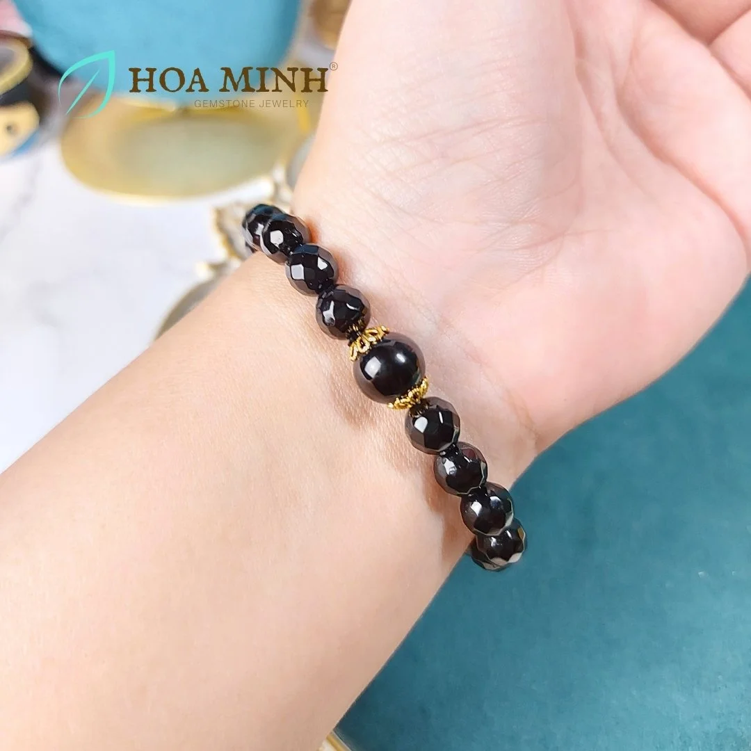 6-vong-tay-da-ma-nao-den-tron-cat-giac-lap-lanh-size-hat-8-li-phoi-vien-da-ma-nao-den-tron-op-charm-xi-vang-hoa-mai-hoa-minh-gem.jpg