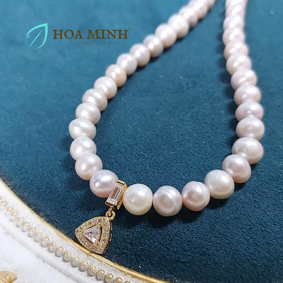 9-chuoi-co-ngoc-trai-nuoi-tu-nhien-mau-anh-hong-size-hat-7-2-li-phoi-mat-dinh-da-tam-tam-giac-dai-day-40-45cm-tuyet-dep-hoa-minh-gem.jpg