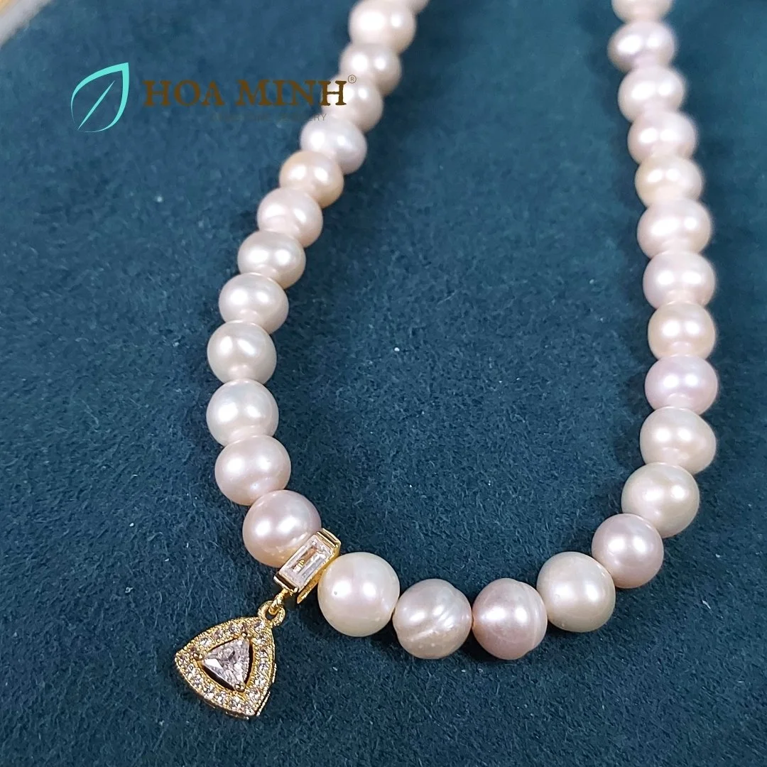 12-chuoi-co-ngoc-trai-nuoi-tu-nhien-mau-anh-hong-size-hat-7-2-li-phoi-mat-dinh-da-tam-tam-giac-dai-day-40-45cm-tuyet-dep-hoa-minh-gem.jpg