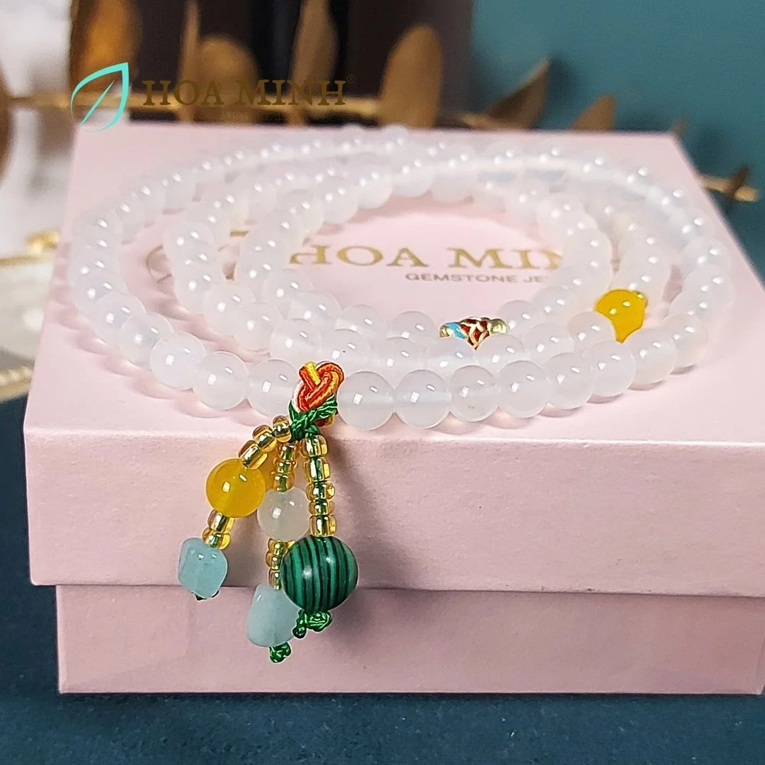 5-vong-tay-quan-3-da-ma-nao-trang-size-hat-6-3-li-mix-charm-ca-xo-ngang-vien-da-amazonite-cung-mot-so-loai-da-ma-nao-mau-thoi-trang-hoa-minh-gem.jpg