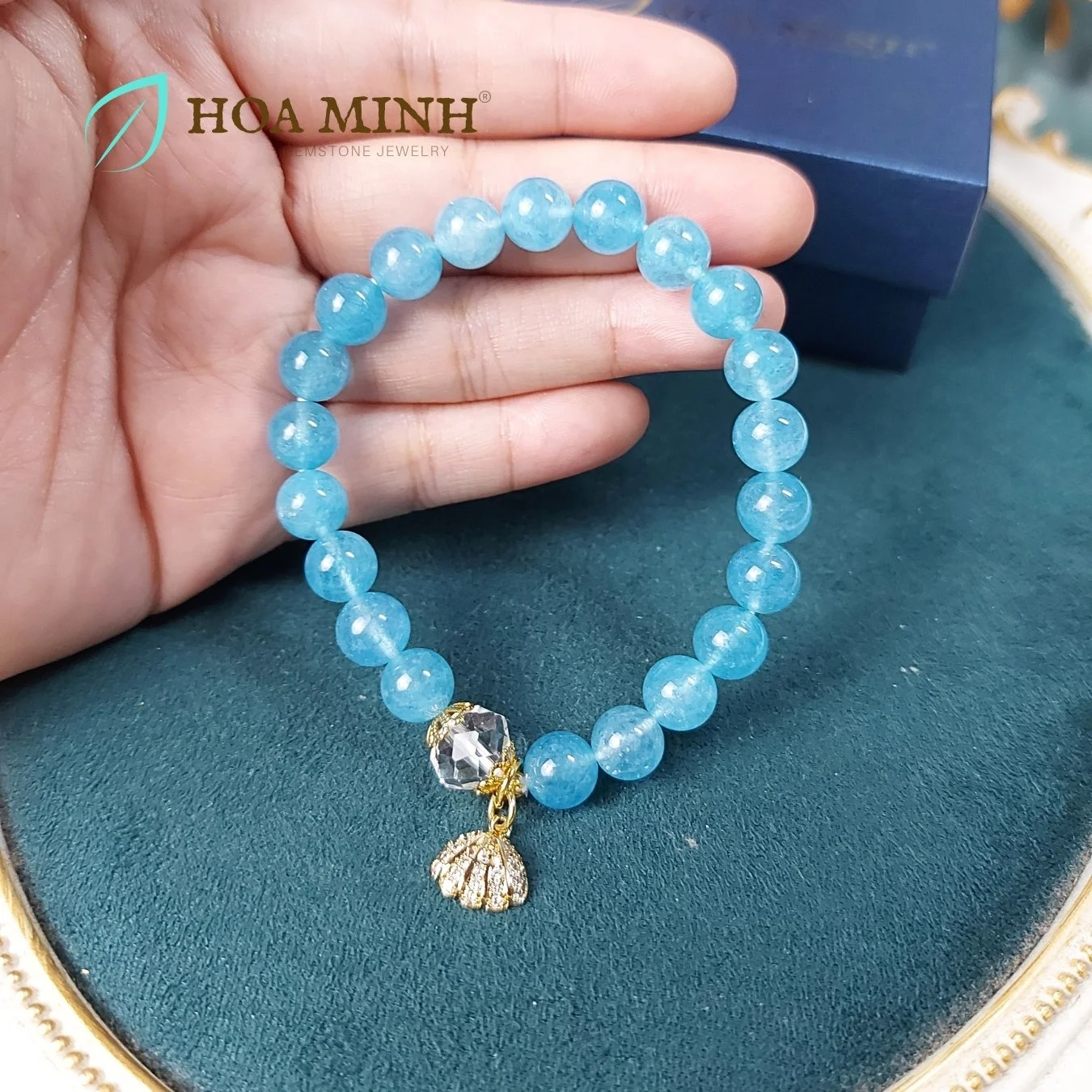 8-vong-tay-ngoc-hai-lam-aquamarine-8-li-phoi-vien-thach-anh-trang-oval-cat-giac-op-hoa-charm-treo-so-dinh-da-hoa-minh-gem.jpg