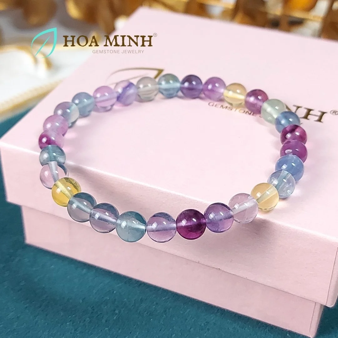 1-vong-tay-da-fluorite-tu-nhien-size-hat-68-li-phong-cach-thanh-lich-thoi-trang-khong-ken-menh--hoa-minh-gem.jpg