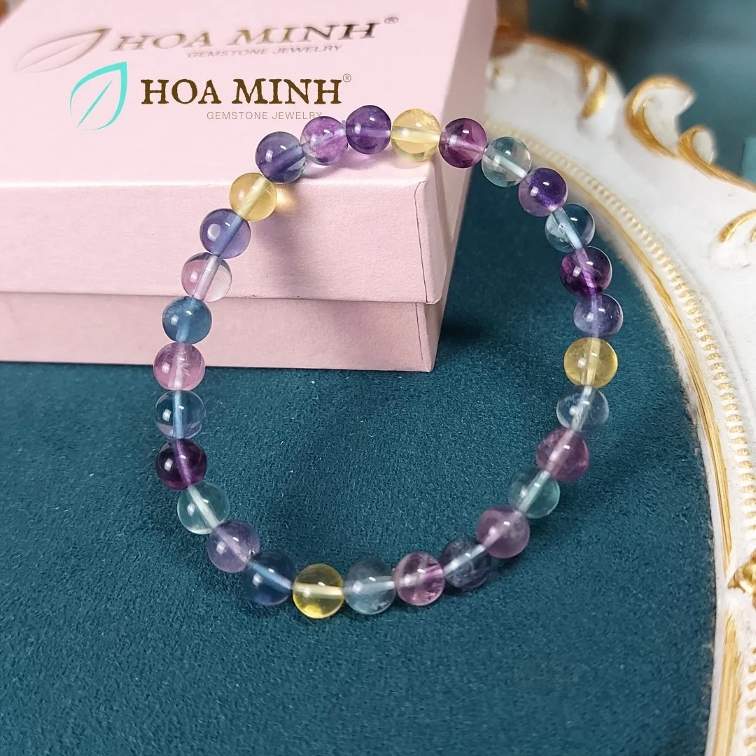 2-vong-tay-da-fluorite-tu-nhien-size-hat-68-li-phong-cach-thanh-lich-thoi-trang-khong-ken-menh--hoa-minh-gem.jpg