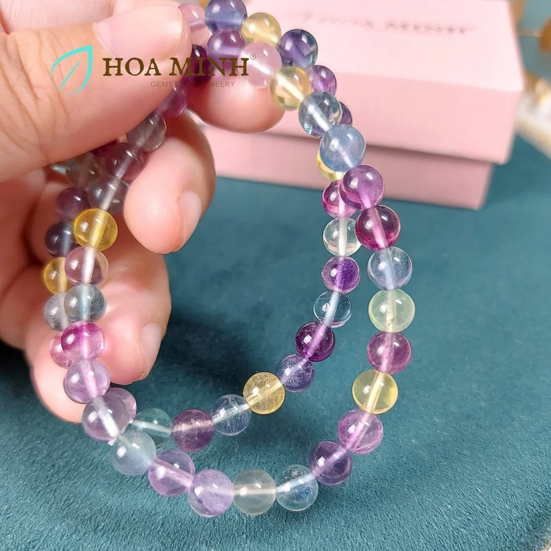 5-vong-tay-da-fluorite-tu-nhien-size-hat-68-li-phong-cach-thanh-lich-thoi-trang-khong-ken-menh--hoa-minh-gem.jpg