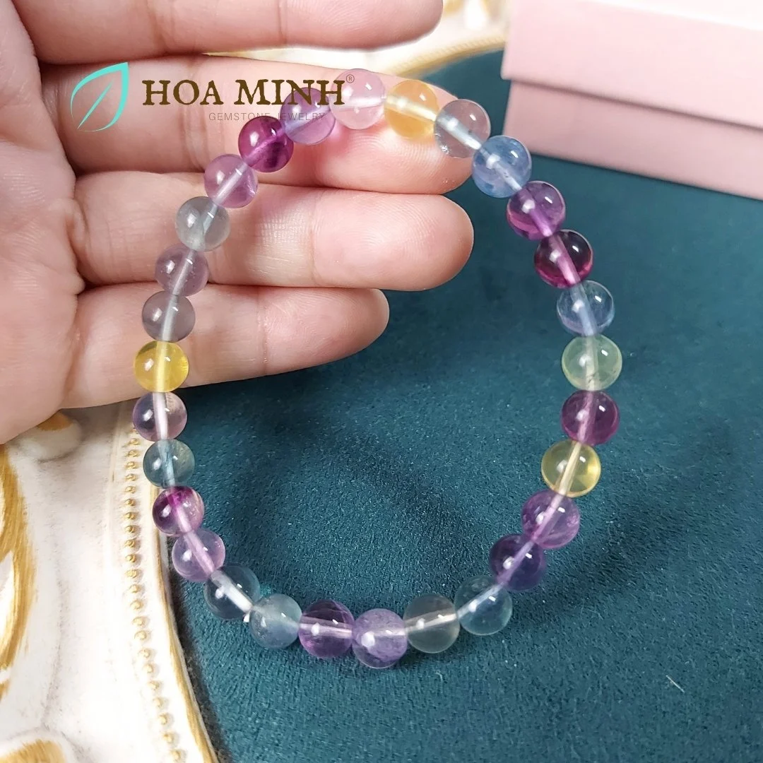 7-vong-tay-da-fluorite-tu-nhien-size-hat-68-li-phong-cach-thanh-lich-thoi-trang-khong-ken-menh--hoa-minh-gem.jpg