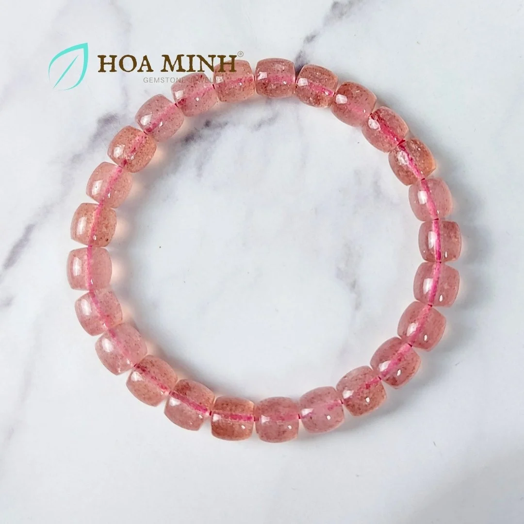 Vòng tay đá Thạch Anh dâu hồng phớt kiểu hạt vuông size 7.5 li phong cách thời trang, thanh lịch