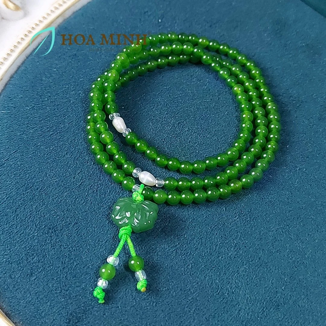 Vòng tay đá Mã Não xanh màu ngọc bích size 4.5 li kiểu quấn 3 phối charm hoa sen, viên ngọc trai nhỏ dễ thương, thời trang