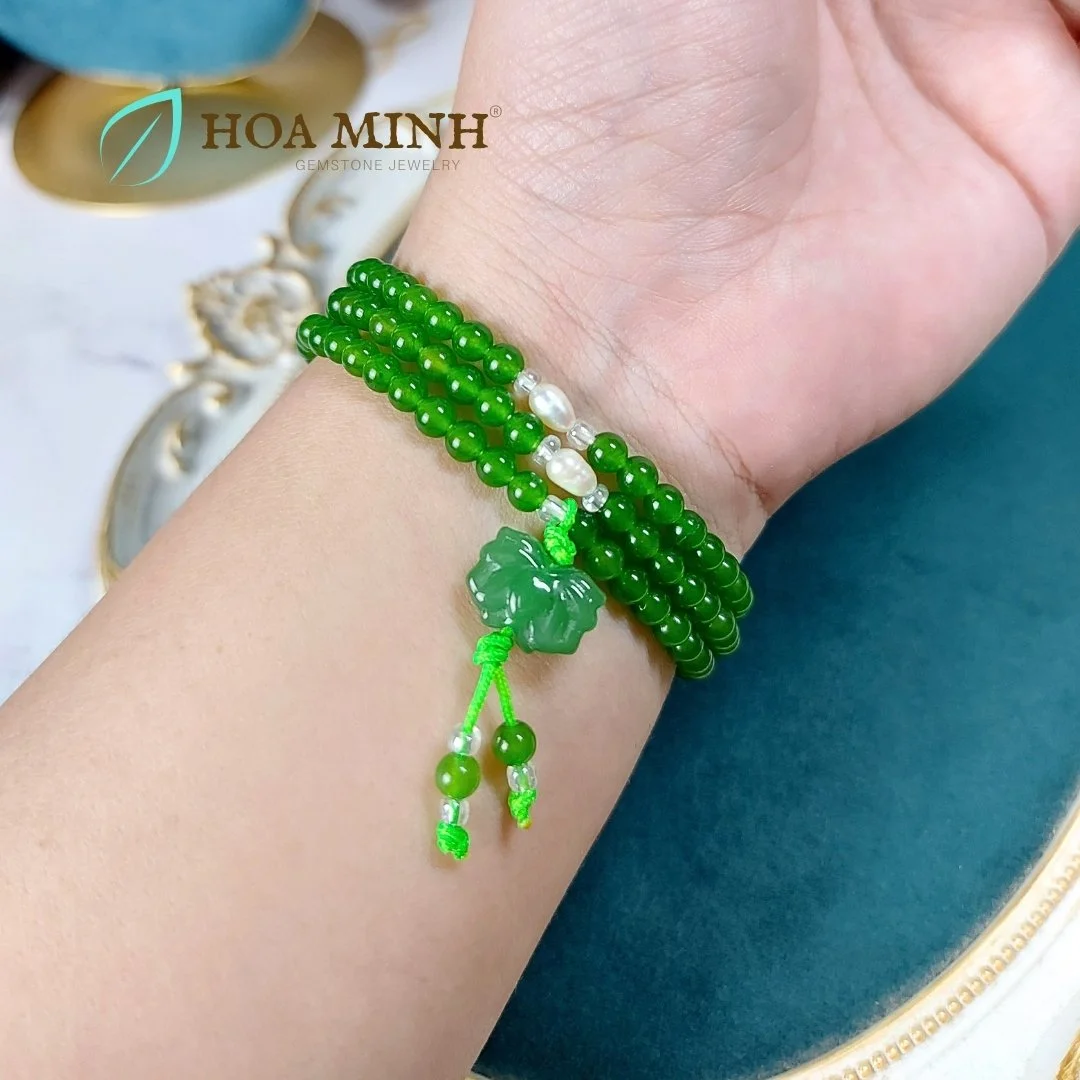 7-vong-tay-da-ma-nao-xanh-mau-ngoc-bich-size-4-5-li-kieu-quan-3-phoi-charm-hoa-sen-vien-ngoc-trai-nho-de-thuong-thoi-trang-cho-menh-moc-hoa-hoa-minh-gem.jpg