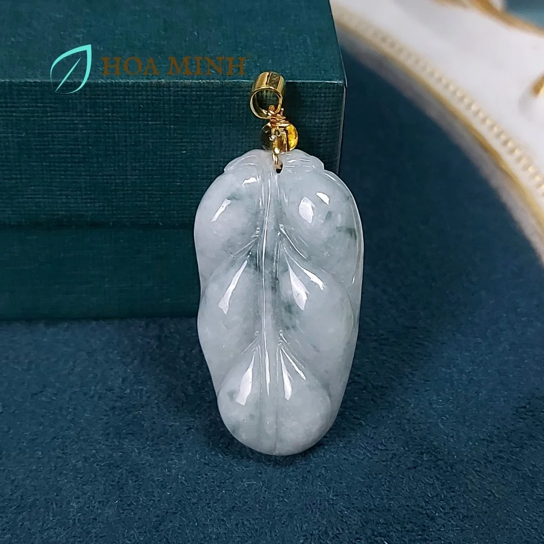 Mặt dây chuyền đá Cẩm Thạch bạch ngọc chạm chiếc lá size 20x35mm phong thủy may mắn, cát tường