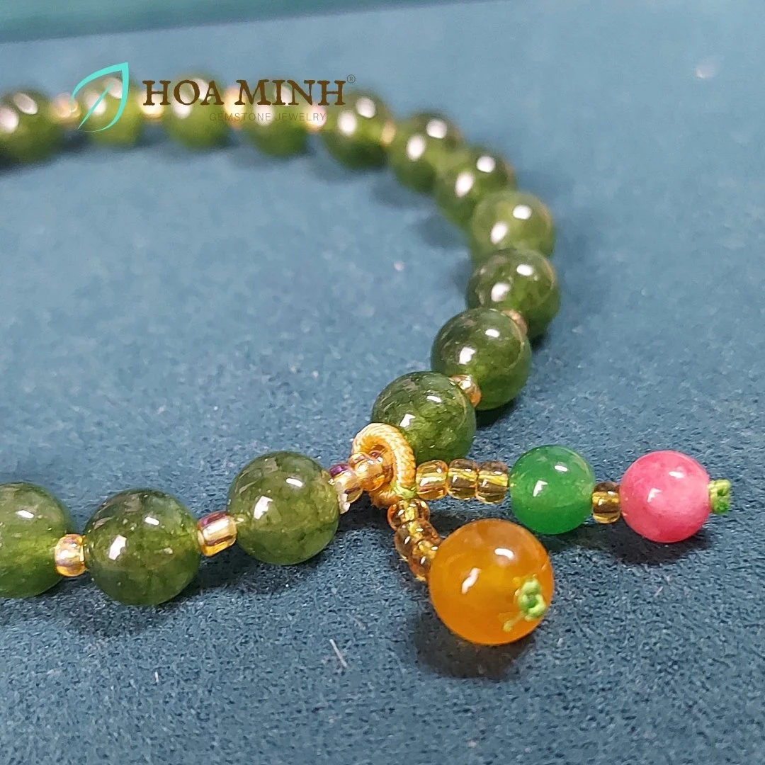 6-vong-chuoi-tay-niem-21-vien-da-ma-nao-xanh-mau-ngoc-bich-size-hat-8-4-li-phoi-charm-la-bo-de-cach-dieu-cac-vien-da-ma-nao-hoa-minh-gem.jpg