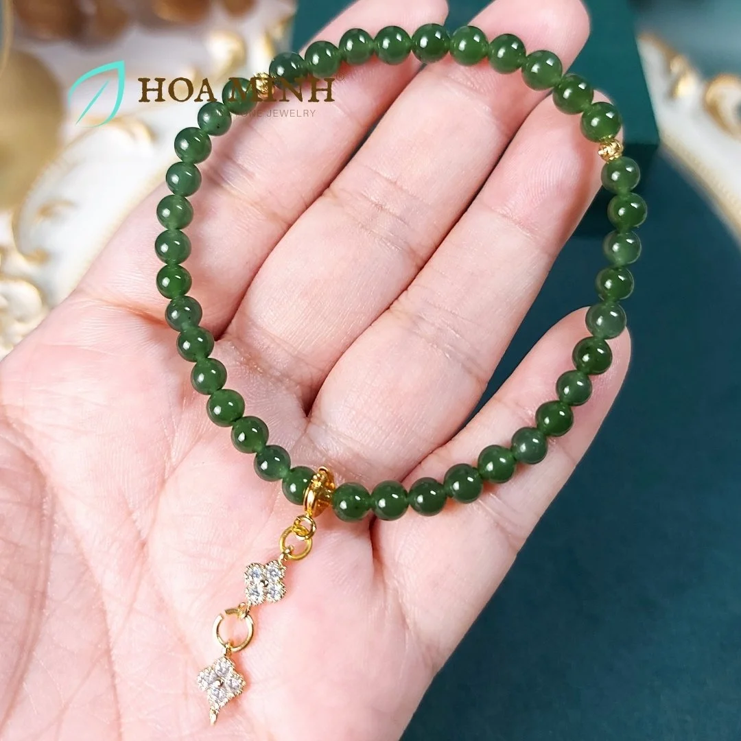 8-vong-tay-ngoc-bich-tu-nhien-size-mini-47-li-phoi-charm-treo-co-4-la-dinh-da-bi-cat-giac-xinh-xan-khong-ken-menh--hoa-minh-gem.jpg