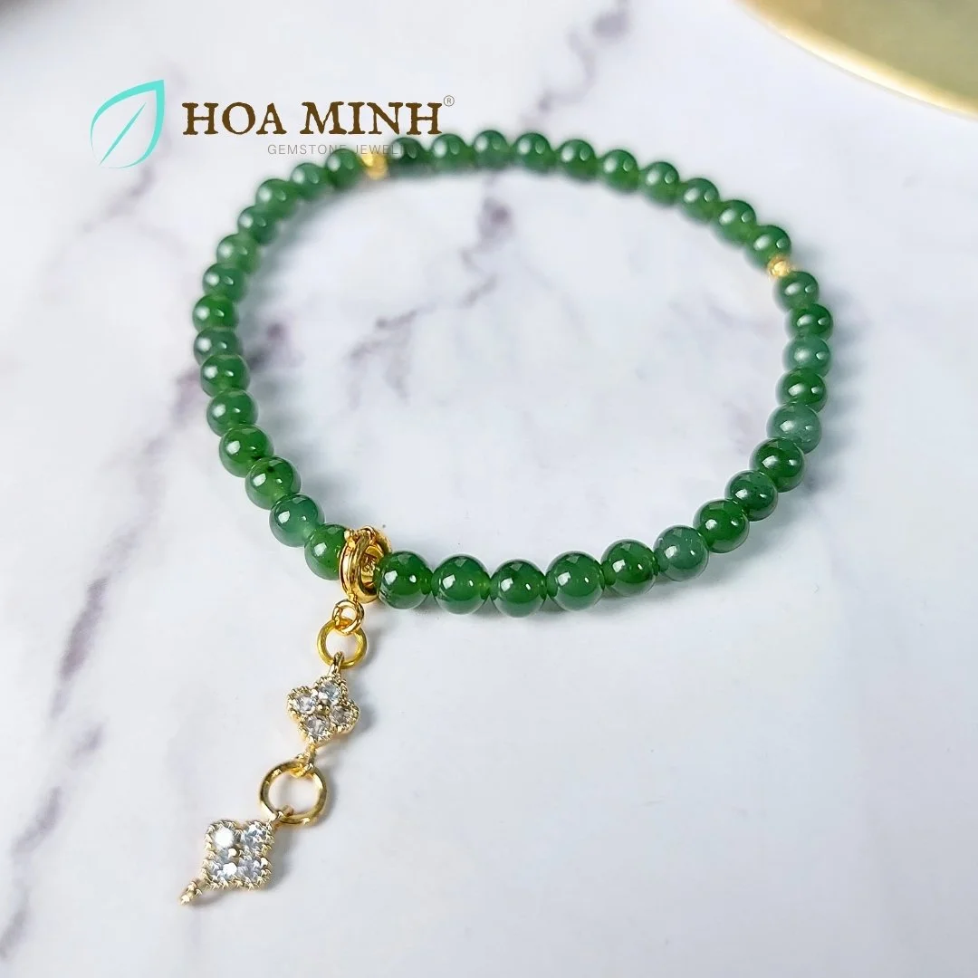 10-vong-tay-ngoc-bich-tu-nhien-size-mini-47-li-phoi-charm-treo-co-4-la-dinh-da-bi-cat-giac-xinh-xan-khong-ken-menh--hoa-minh-gem.jpg