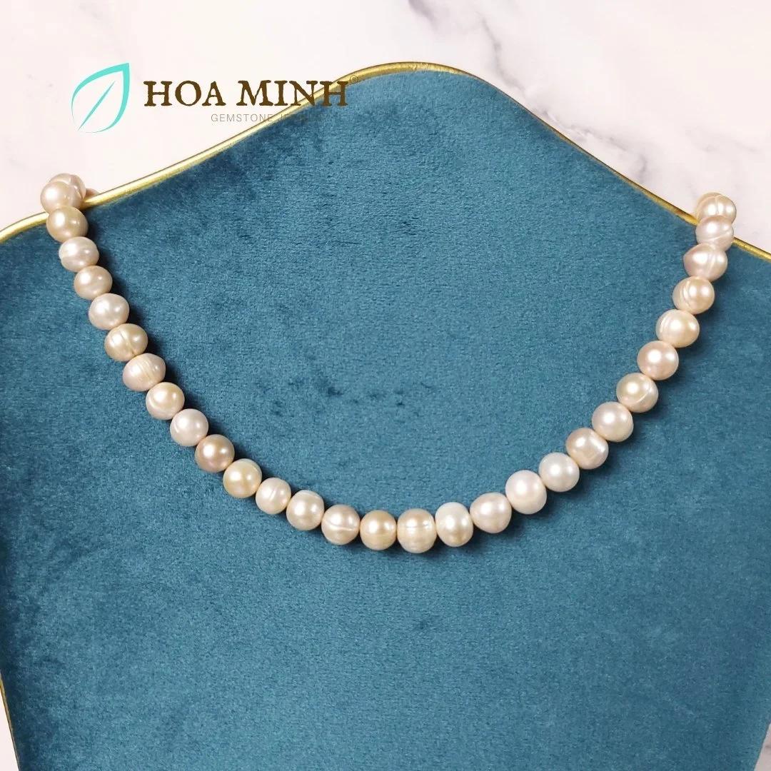 12-chuoi-co-ngoc-trai-hong-phot-size-ngoc-8-9-li-dai-day-43cm-ngoc-trai-nuoi-nuoc-ngot-tu-nhien-phong-cach-kieu-diem-sang-trong-hoa-minh-gem.jpg