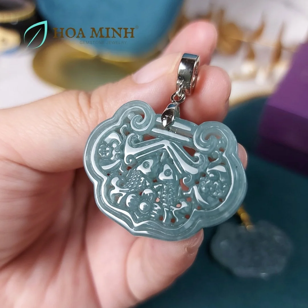 7-mat-day-chuyen-da-cam-thach-lam-ngoc-cham-khac-kieu-khoa-truong-menh-size-26x37mm-an-lanh-cat-tuong-hoa-minh-gem.jpg