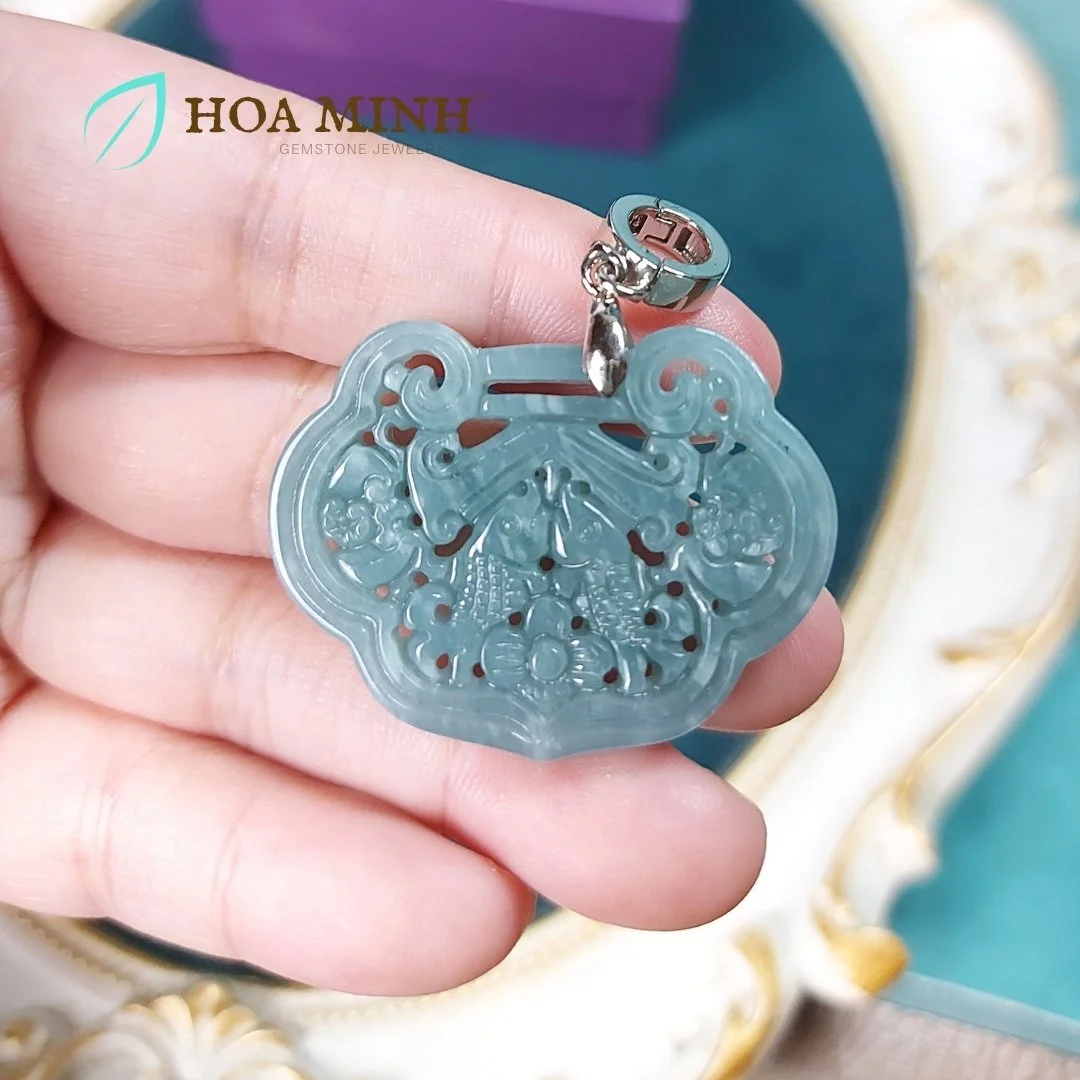 8-mat-day-chuyen-da-cam-thach-lam-ngoc-cham-khac-kieu-khoa-truong-menh-size-26x37mm-an-lanh-cat-tuong-hoa-minh-gem.jpg
