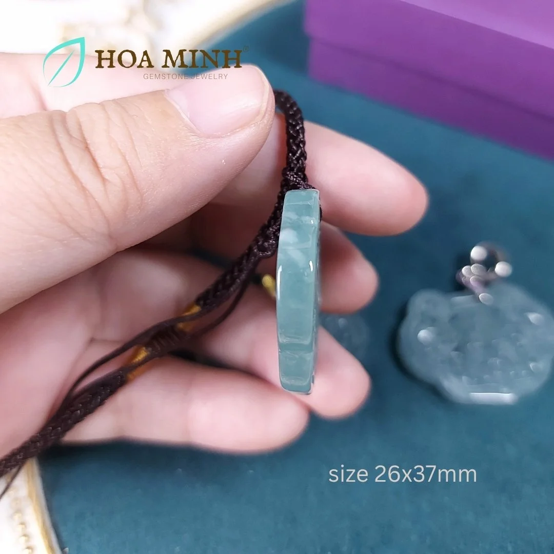 10-mat-day-chuyen-da-cam-thach-lam-ngoc-cham-khac-kieu-khoa-truong-menh-size-26x37mm-an-lanh-cat-tuong-hoa-minh-gem.jpg