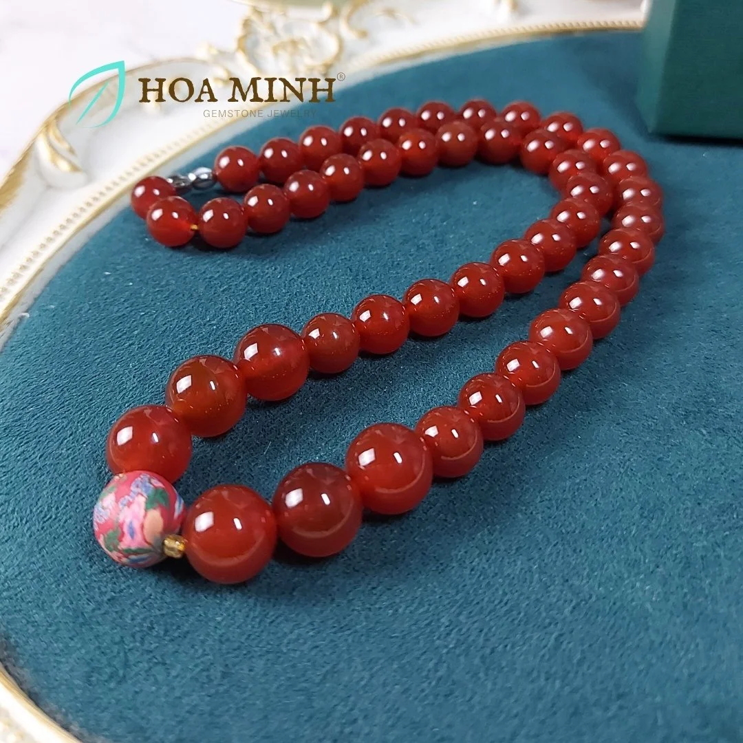 5-chuoi-deo-co-da-ma-nao-do-man-dam-vip-size-hat-10-12-li-phoi-vien-dat-set-hoa-phong-cach-truyen-thong-nen-na-duyen-dang-hoa-minh-gem.jpg
