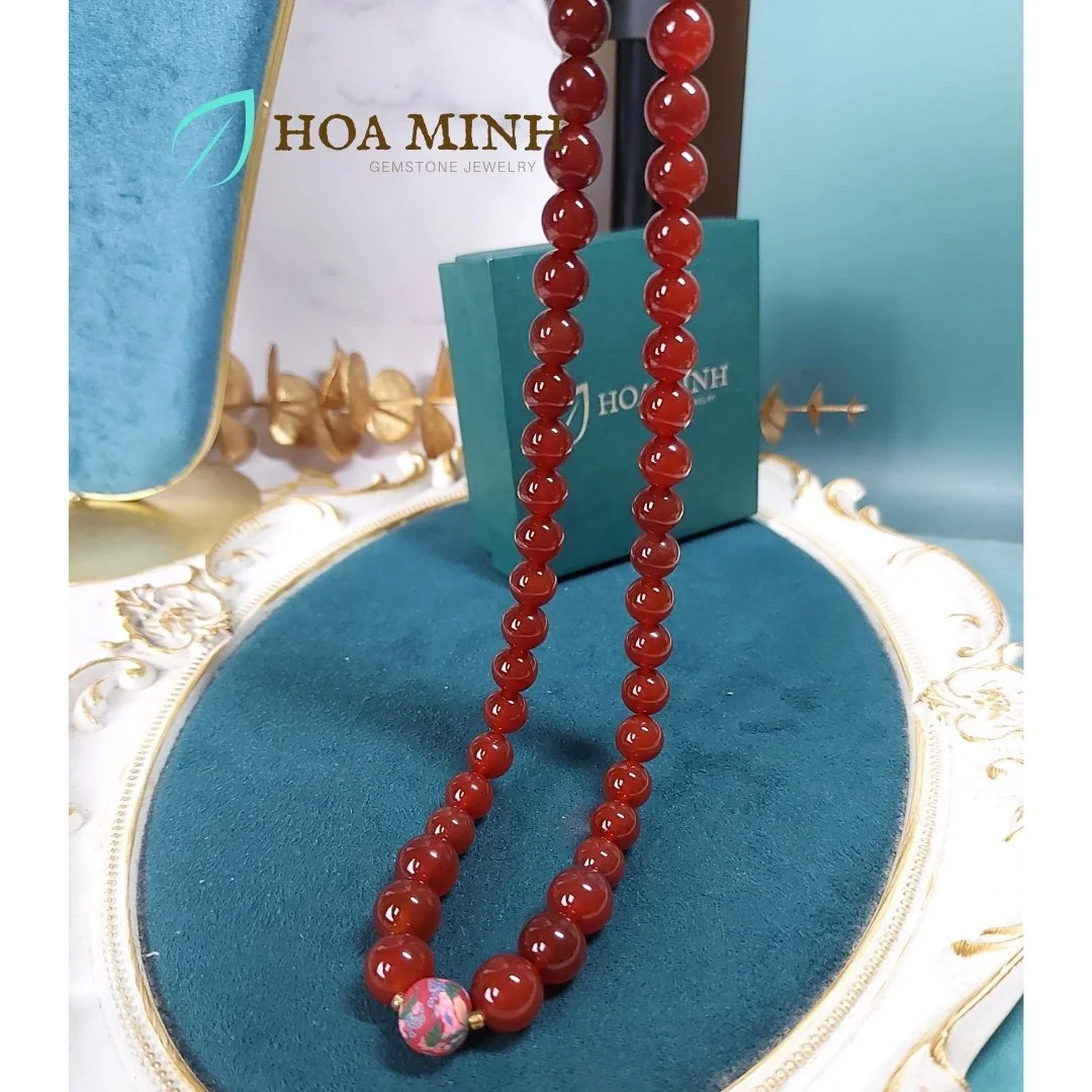 8-chuoi-deo-co-da-ma-nao-do-man-dam-vip-size-hat-10-12-li-phoi-vien-dat-set-hoa-phong-cach-truyen-thong-nen-na-duyen-dang-hoa-minh-gem.jpg