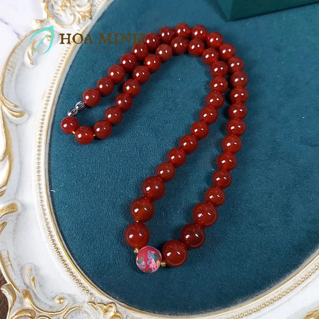 9-chuoi-deo-co-da-ma-nao-do-man-dam-vip-size-hat-10-12-li-phoi-vien-dat-set-hoa-phong-cach-truyen-thong-nen-na-duyen-dang-hoa-minh-gem.jpg