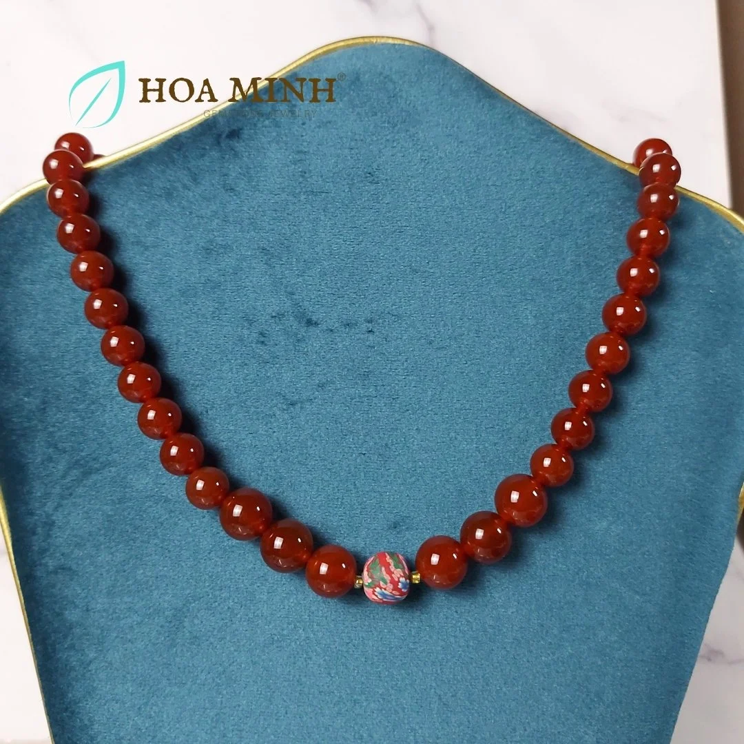 10-chuoi-deo-co-da-ma-nao-do-man-dam-vip-size-hat-10-12-li-phoi-vien-dat-set-hoa-phong-cach-truyen-thong-nen-na-duyen-dang-hoa-minh-gem.jpg