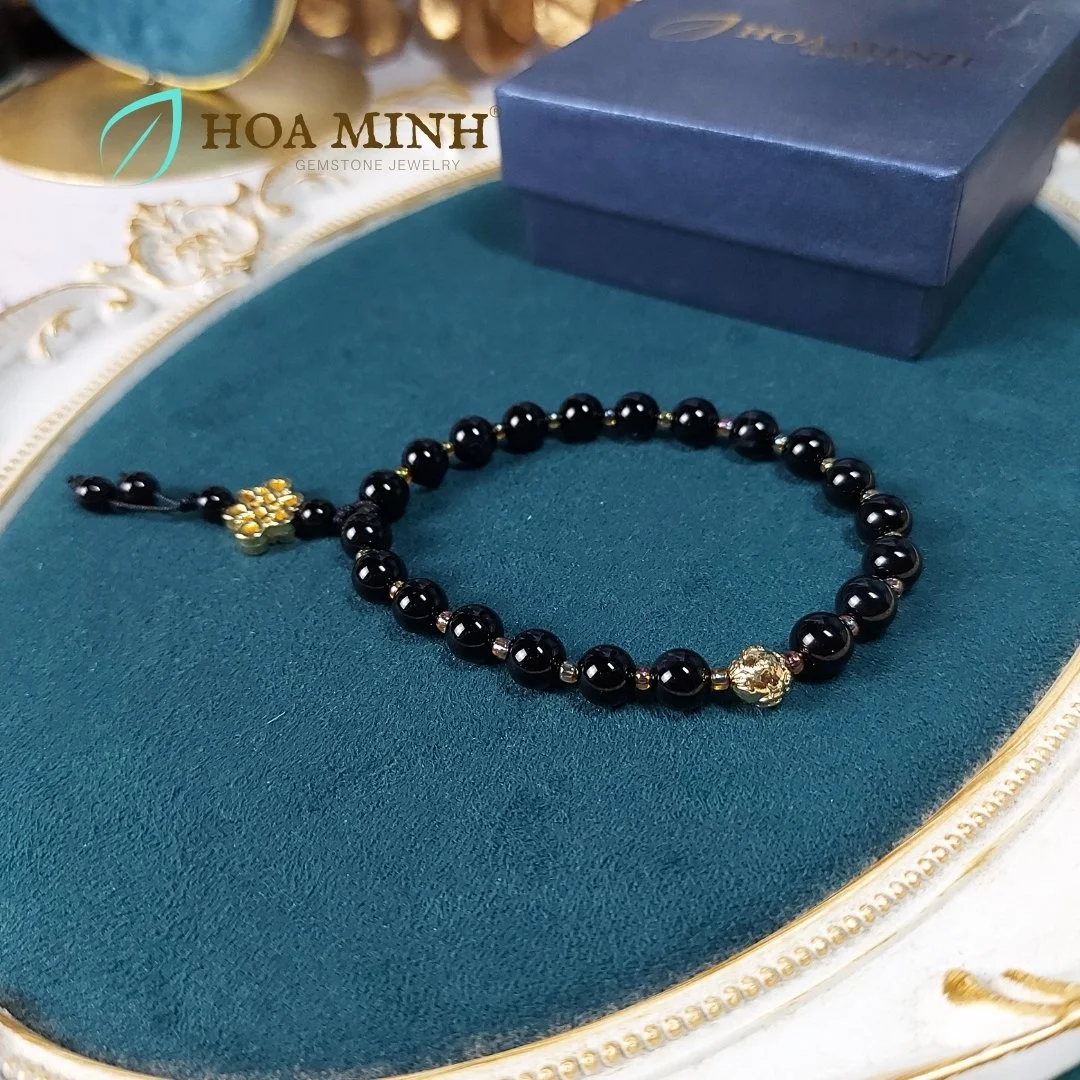 4-vong-chuoi-niem-21-vien-da-ma-nao-den-size-hat-8-li-phoi-charm-bi-vang-charm-nut-cat-tuong-xi-vang-binh-an-hoa-minh-gem.jpg