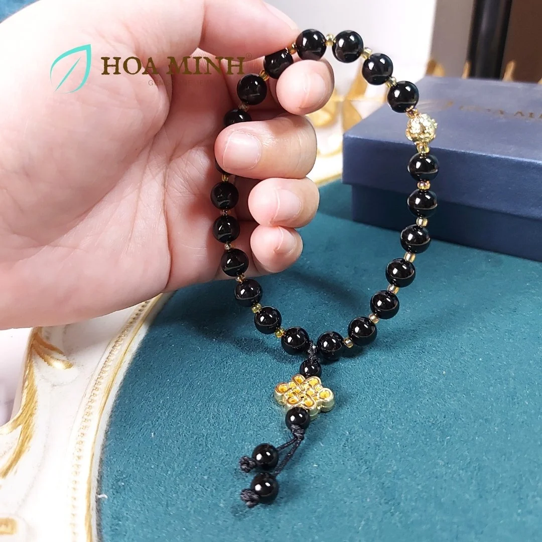 7-vong-chuoi-niem-21-vien-da-ma-nao-den-size-hat-8-li-phoi-charm-bi-vang-charm-nut-cat-tuong-xi-vang-binh-an-hoa-minh-gem.jpg