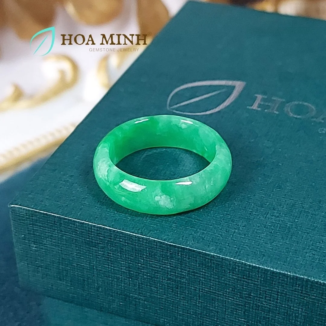 1-nhan-da-cam-thach-xanh-ly-vip-day-nhan-6-8-li-size-dk-19mm-phong-cach-thoi-trang-thanh-lich-hoa-minh-gem.jpg