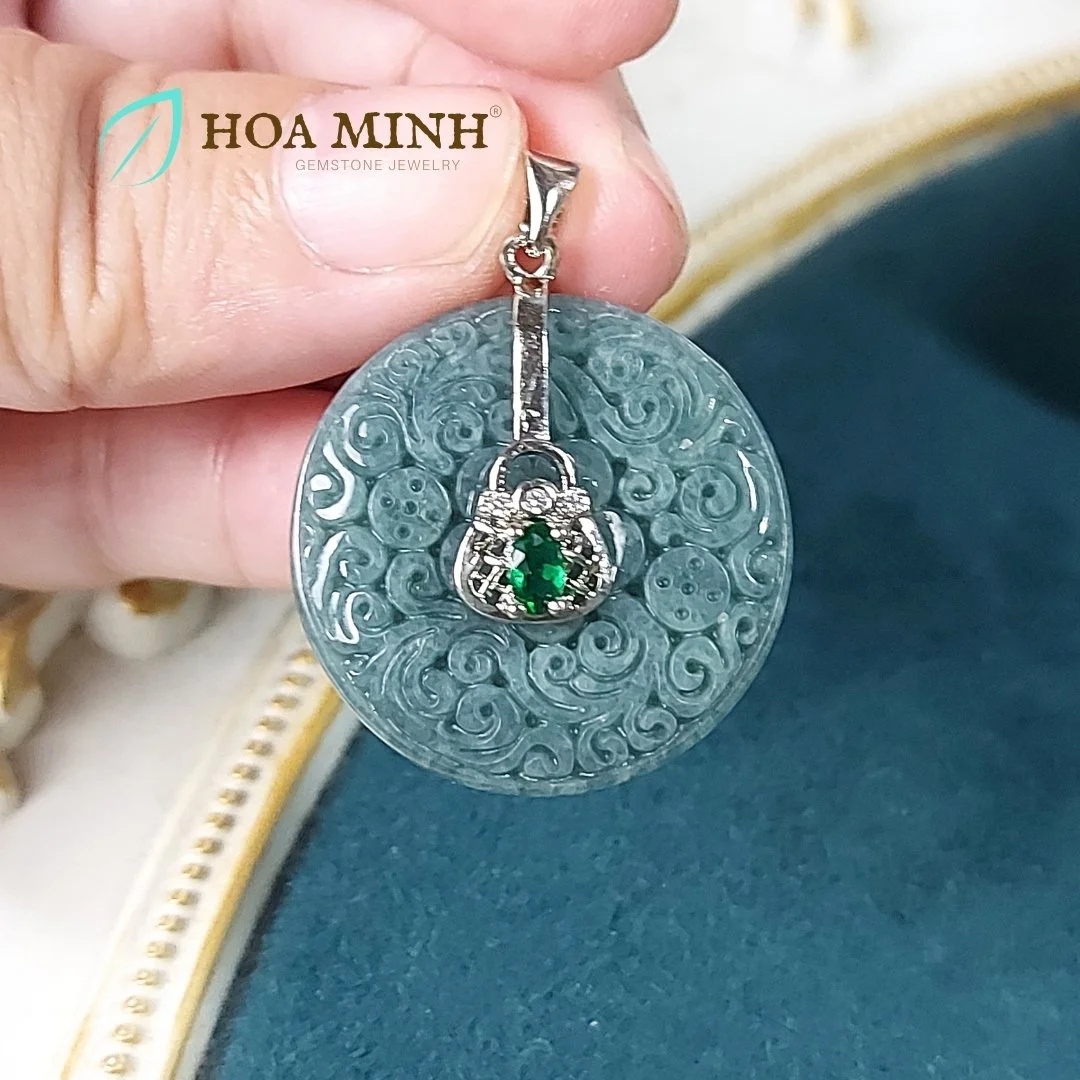 11-mat-day-dong-dieu-cam-thach-lam-ngoc-cham-khac-van-hoa-hoang-gia-dk-28mm-phong-thuy-may-man-binh-an-g132hmmd-hoa-minh-gem.jpg
