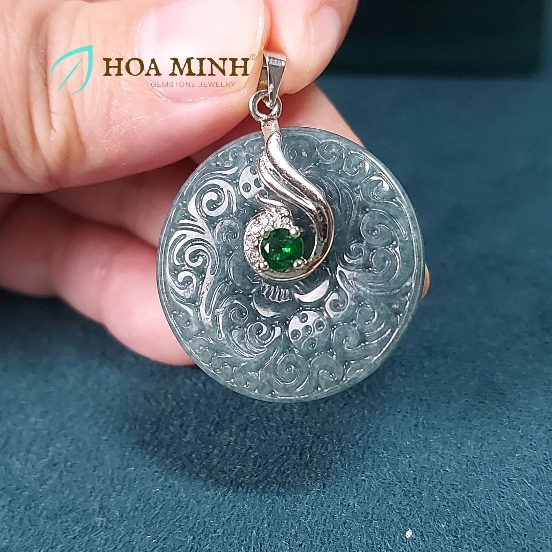 24-mat-day-dong-dieu-cam-thach-lam-ngoc-cham-khac-van-hoa-hoang-gia-dk-28mm-phong-thuy-may-man-binh-an-g132hmmd-hoa-minh-gem.jpg