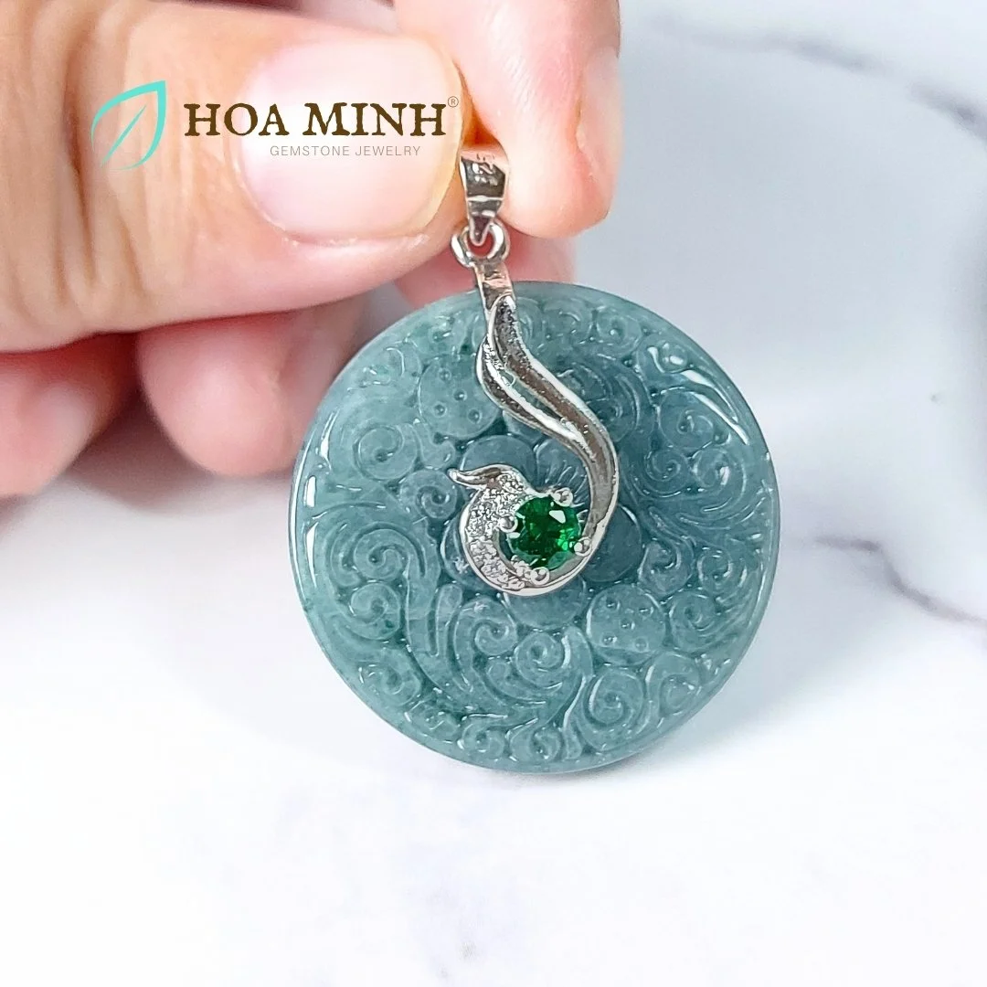 27-mat-day-dong-dieu-cam-thach-lam-ngoc-cham-khac-van-hoa-hoang-gia-dk-28mm-phong-thuy-may-man-binh-an-g132hmmd-hoa-minh-gem.jpg